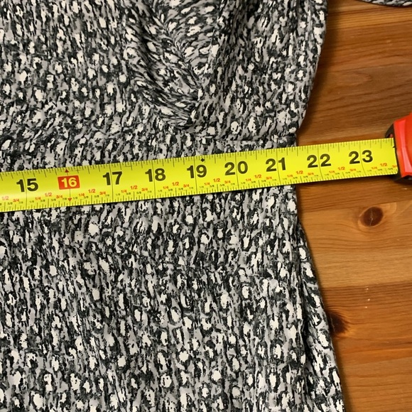 Talbots Opaque Lightweight Long Sleeve Tunic w Front Buttons - Picture 8 of 8